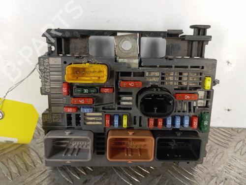 Used Fuse box Fuse box PEUGEOT 3008 I MPV (0U_) 1.6 HDi (112 hp) 33693378 33693378
