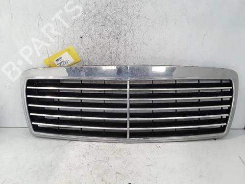 Used Grille MERCEDES-BENZ E-CLASS (W210) E 300 Turbo-D (210.025) (177 hp) 30026674