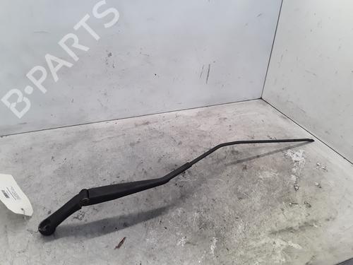 Used Front windshield wiper arm FIAT QUBO (225_) 1.3 D Multijet (225CXB1A, 225AXB1A, 225CXB11, 225AXB11,... (75 hp) 30025802
