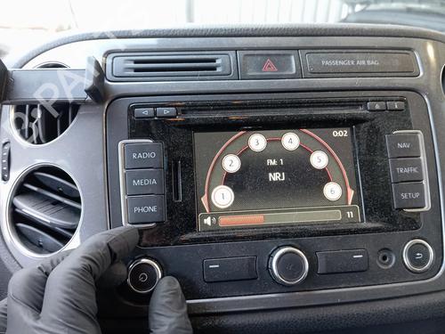 Display für VW TIGUAN (5N_) 2.0 TDI (140 hp) 30012429