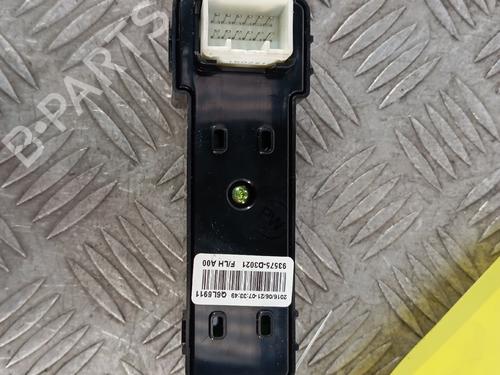 Used Right front window switch Right front window switch HYUNDAI TUCSON (TL, TLE) 1.7 CRDi (141 hp) 34720622 34720622