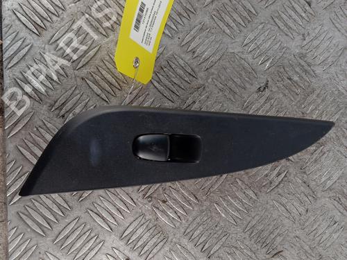 right-rear-window-switch-nissan-pulsar-hatchback-c13-2014-33692175 main image