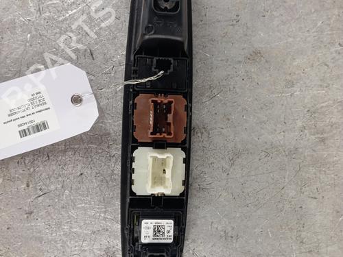 Used Left front window switch Left front window switch RENAULT ZOE (BFM_) ZOE (BFMC, BFMD) (136 hp) 30017082 30017082