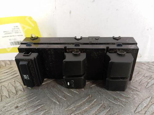 Left front window switch HYUNDAI ix20 (JC) 1.4 CRDi | BP33692872I27 - Image 2