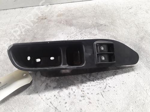Interrupteur de vitre avant gauche FIAT TIPO Hatchback (356_, 357_) 1.4 (356HXA1B, 357) (95 hp) 30018607