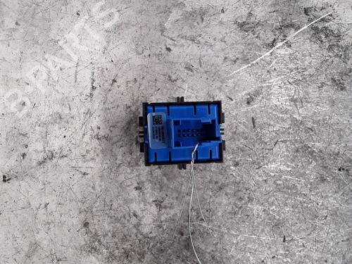 switch-peugeot-3008-ii-suv-mc_-mr_-mj_-m4_-2016-30010819 main image