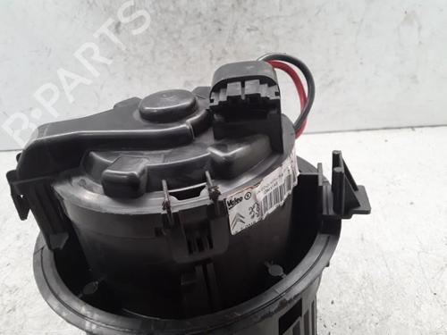 Used Heater blower motor Heater blower motor PEUGEOT 208 I (CA_, CC_) 1.0 VTi (68 hp) 30013486 30013486