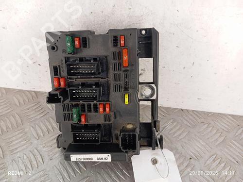 Used Fuse box Fuse box 39558661 39558661