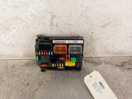 Sikringsdåse CITROËN C3 II (SC_) 1.6 BlueHDi 100 (99 hp) 30018161