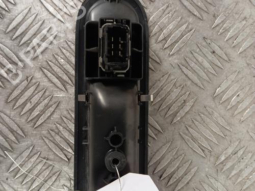 Used Right front window switch Right front window switch RENAULT CLIO III (BR0/1, CR0/1) 1.5 dCi (C/BR0G, C/BR1G) (68 hp) 31064271 31064271