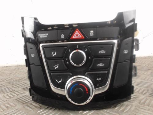 Commande Chauffage HYUNDAI i30 (GD) 1.6 CRDi (110 hp) 30022543