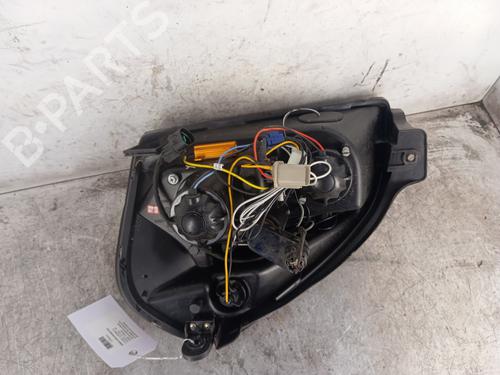 Used Right headlight Right headlight HYUNDAI TUCSON (JM) 2.0 CRDi (140 hp) 30017388 30017388