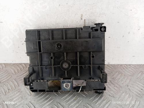Used Fuse box Fuse box 39086948 39086948