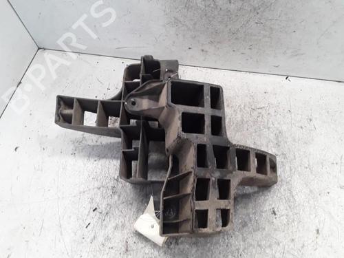 Used Rear bumper bracket DACIA SANDERO 1.4 (BS0C, BS0A, BS0G, BS1F, BS0E) (75 hp) 30019360