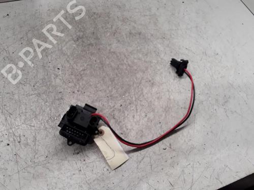 Używane Rezystor dmuchawy RENAULT SCÉNIC I MPV (JA0/1_, FA0_) 1.4 16V (JA0D, JA1H, Ja0W, JA10) (95 hp) 30013946