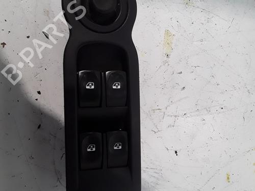 Fensterheberschalter links vorne für RENAULT MODUS / GRAND MODUS (F/JP0_) 1.5 dCi (JP0G, JP0H) (106 hp) 30023790