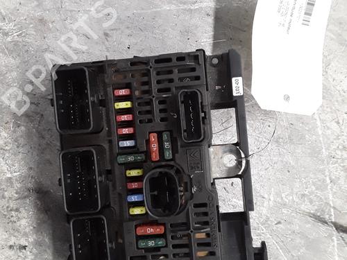 Used Fuse box PEUGEOT 407 (6D_) 2.0 HDi 135 (6DRHRH, 6DRHRE, 6DRHRG, 6DRHRJ) (136 hp) 30015081