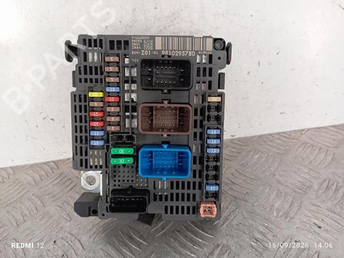 Used Fuse box Fuse box 39138424 39138424