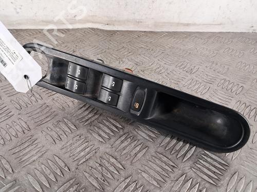 Used Left front window switch RENAULT ESPACE IV (JK0/1_) 2.0 dCi (JK01, JK02, JK1J, JK1K, JK1H) (150 hp) 30847532