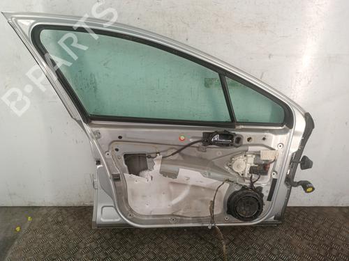 Used Left front door Left front door PEUGEOT 407 (6D_) 2.0 HDi 135 (6DRHRH, 6DRHRE, 6DRHRG, 6DRHRJ) (136 hp) 35956505 35956505