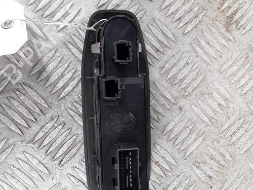 Used Left front window switch Left front window switch PEUGEOT 2008 I (CU_) 1.2 THP 110 / PureTech 110 (110 hp) 30940800 30940800