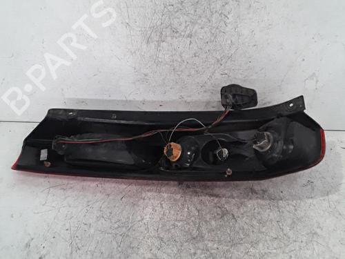 Używane Lampa tylna prawa FORD FIESTA V (JH_, JD_) 1.4 TDCi (68 hp) 30011123