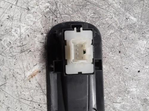 Used Right front window switch Right front window switch RENAULT MASTER III Platform/Chassis (EV, HV, UV) 2.3 dCi 145 FWD (EV0E, EV0F, HV0E, HV0F, UV0E, UV0F,... (146 hp) 30019129 30019129