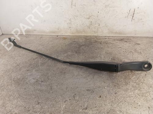 Used Front windshield wiper arm PEUGEOT 208 II (UB_, UP_, UW_, UJ_) e-208 (136 hp) 30020044