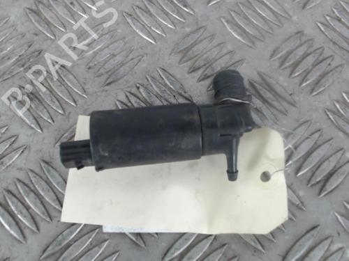 Used Washer pump TOYOTA YARIS (_P1_) 1.4 D-4D (NLP10_, NLP10R) (75 hp) 30027697