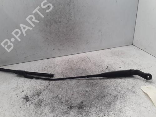 Used Front windshield wiper arm FIAT 500 (312_) 0.9 (312AXG1A, 312.AXG11) (86 hp) 30019287