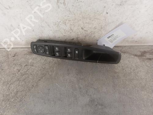 Interrupteur de vitre avant gauche RENAULT SCÉNIC III (JZ0/1_) 1.9 dCi (JZ0J, JZ1J, JZ1K, JZ1S) (131 hp) 30017642