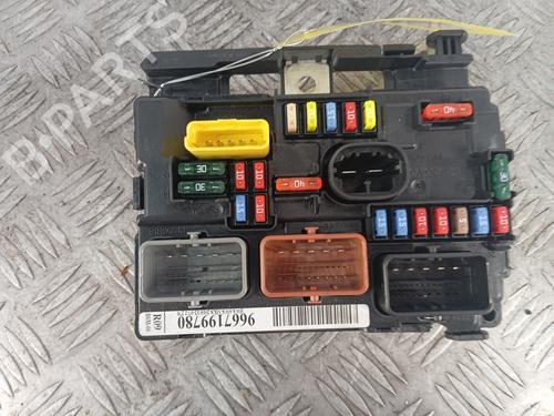 fuse-box-citroen-c3-ii-sc_-2009-34108074 main image