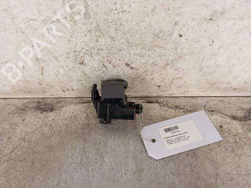 switch-renault-megane-iii-hatchback-bz01_-b3_-2008-30008192 main image