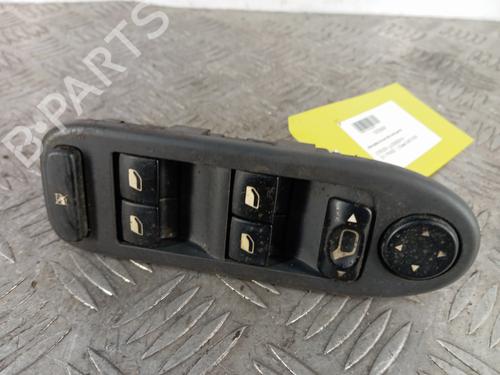 Used Left front window switch Left front window switch CITROËN C5 I (DC_) 2.0 HDi (DCRHZB, DCRHZE) (109 hp) 33692877 33692877