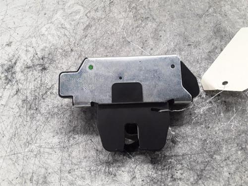Używane Zamek klapy tylnej / bagażnika CITROËN DS3 (SA_) 1.6 HDi 110 (112 hp) 30019244