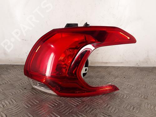 Højre baglygte PEUGEOT 2008 I (CU_) 1.2 THP 110 / PureTech 110 (110 hp) 30940789