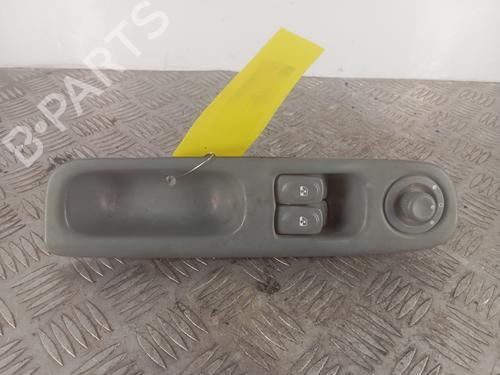 Pulsantiera anteriore sinistra RENAULT TWINGO I (C06_) 1.2 (C066, C068) (58 hp) 32233480