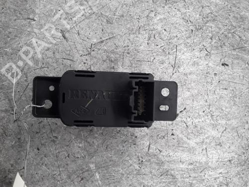 Used Switch Switch RENAULT MEGANE IV Grandtour (K9A/M/N_) 1.5 dCi 110 (110 hp) 33693675 33693675