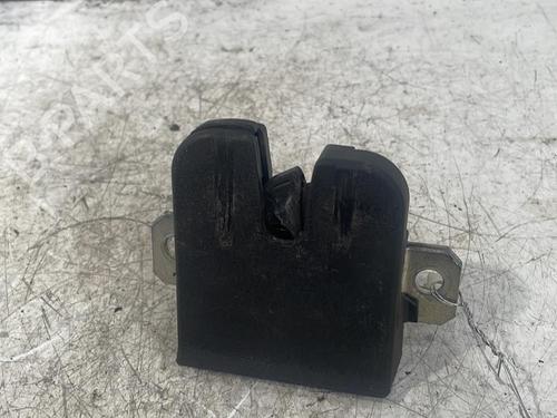 Used Tailgate lock VW POLO IV (9N_, 9A_) 1.2 12V (64 hp) 30021478