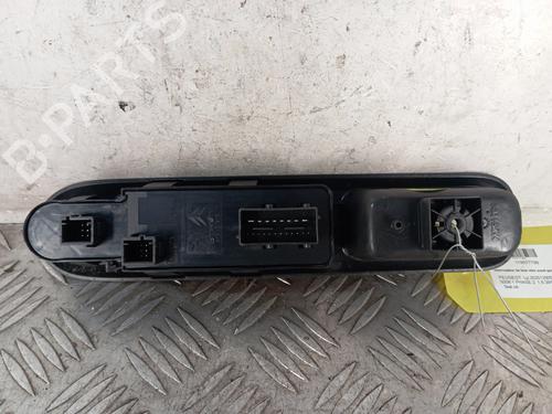 Used Left front window switch Left front window switch PEUGEOT 5008 (0U_, 0E_) 1.6 BlueHDi 120 (120 hp) 32062211 32062211