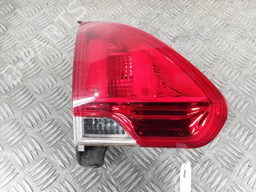 Używane Lampa tylna klapy bagażnika lewa PEUGEOT 2008 I (CU_) 1.2 THP 110 / PureTech 110 (110 hp) 30940792