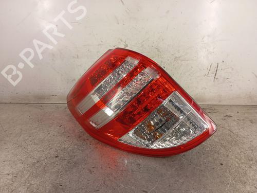 Venstre baglygte TOYOTA RAV 4 III (_A3_) 2.2 D (ALA35_) (150 hp) 30019999