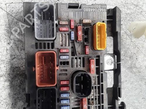 Boîte à Fusibles CITROËN C4 Picasso I MPV (UD_) 1.6 HDi (109 hp) 30009436