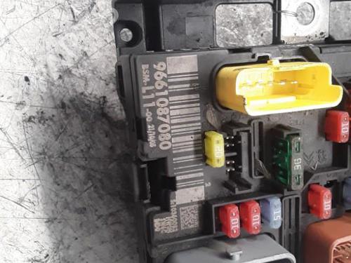 Used Fuse box Fuse box 30013723 30013723