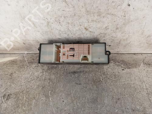 Used Left front window switch NISSAN X-TRAIL I (T30) 2.2 dCi 4x4 (136 hp) 30010295