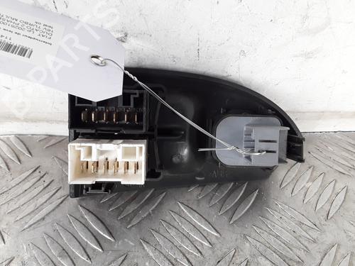 Used Left front window switch Left front window switch FIAT DUCATO Platform/Chassis (244_) 2.8 JTD Power (146 hp) 30536133 30536133