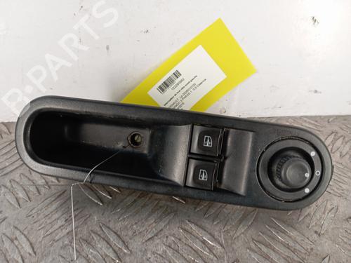 Used Left front window switch Left front window switch RENAULT TWINGO III (BCM_, BCA_) 0.9 TCe 90 (BCM9, BCM2) (90 hp) 33692543 33692543