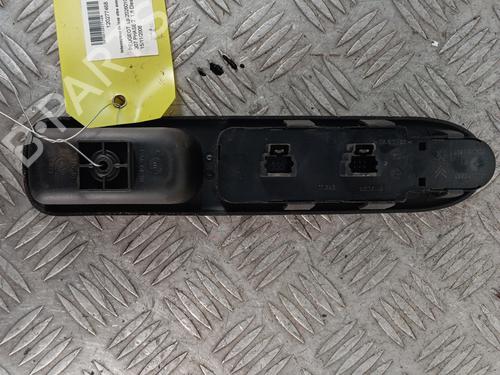 Used Left front window switch Left front window switch PEUGEOT 307 (3A/C) 1.6 HDi (90 hp) 32093880 32093880