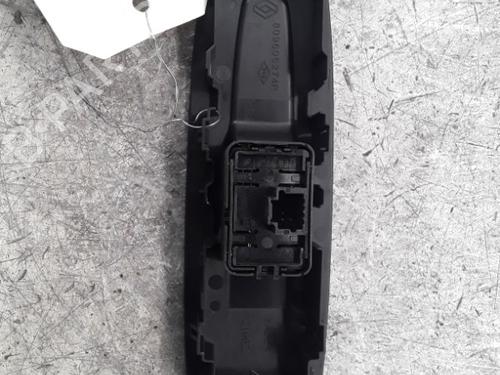 Used Right front window switch Right front window switch RENAULT MEGANE IV Grandtour (K9A/M/N_) 1.5 dCi 110 (110 hp) 33693678 33693678