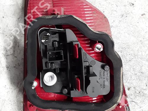 Used Left tailgate light Left tailgate light VW TOURAN (1T3) 1.6 TDI (105 hp) 30015221 30015221